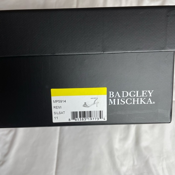 Badgley Mischka Silver Sparkle Heel with bow shoes - Picture 10 of 10